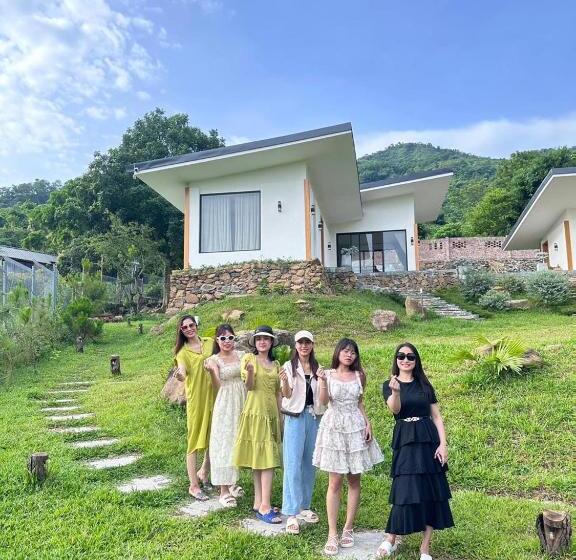 هتل A Little Hill Retreat