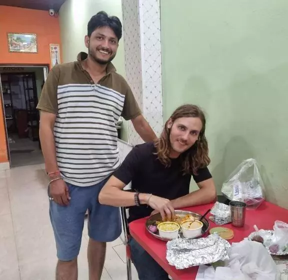 ホテル Aastha And Restaurant