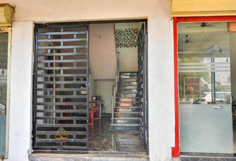 ホテル Collection O The Lawns