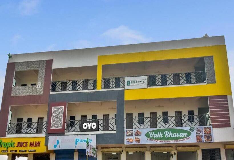 ホテル Collection O The Lawns