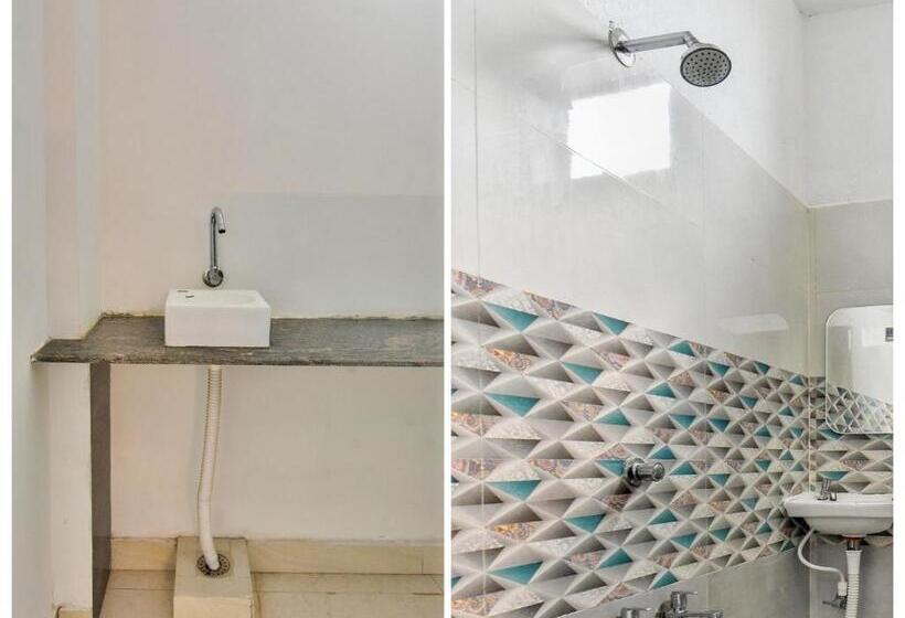 ホテル Collection O The Lawns