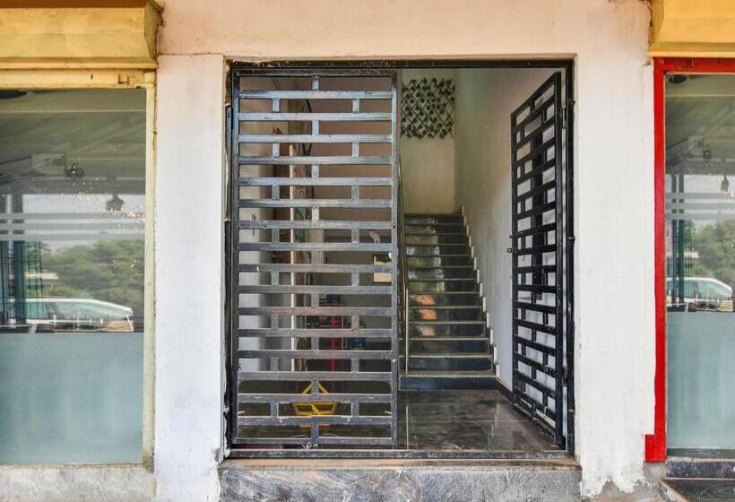 ホテル Collection O The Lawns