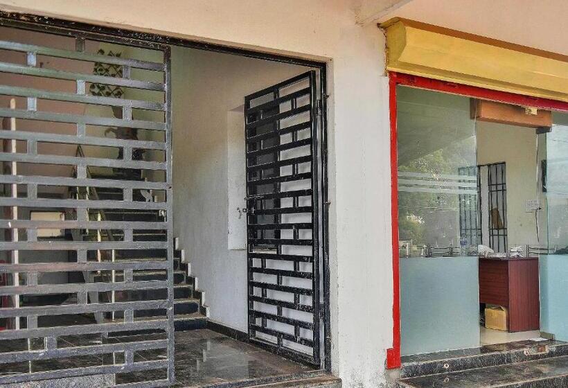 ホテル Collection O The Lawns