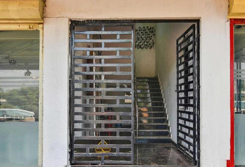 ホテル Collection O The Lawns