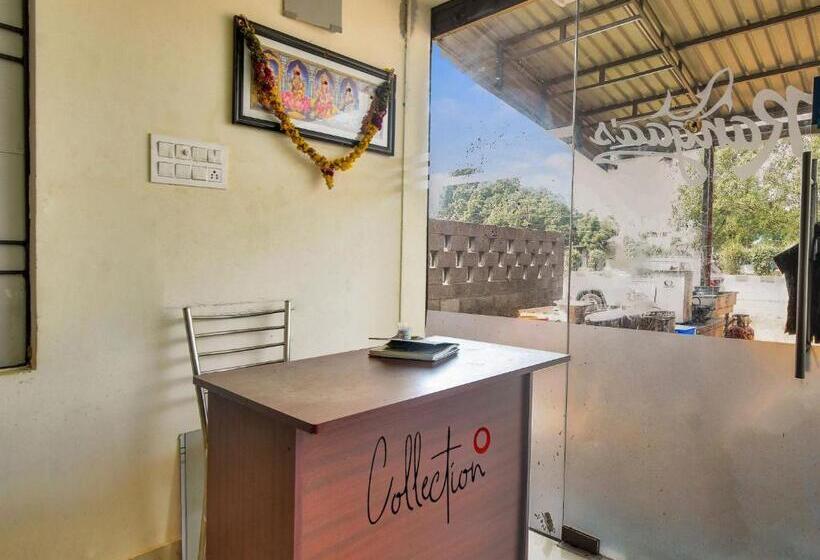 ホテル Collection O The Lawns