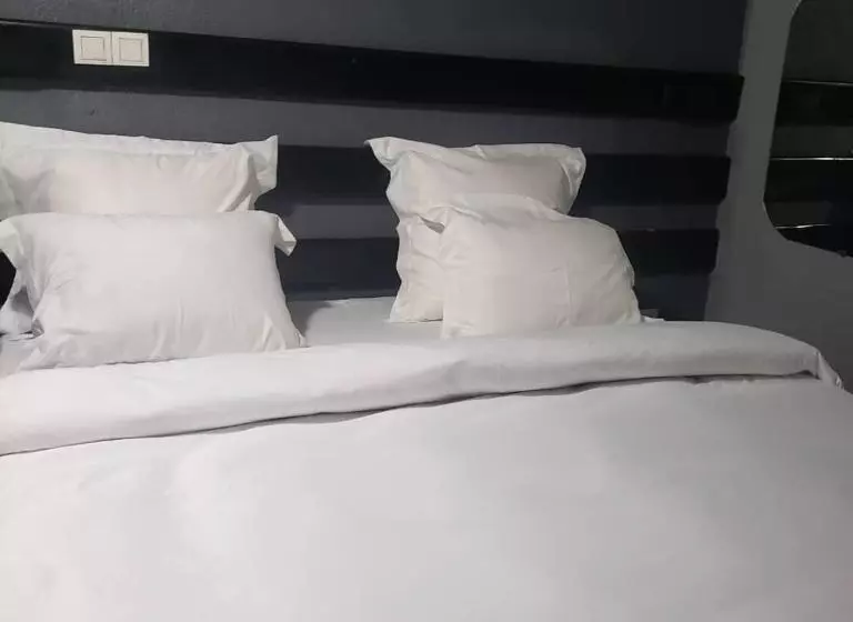 هتل Sunrise Center Bonapriso   107