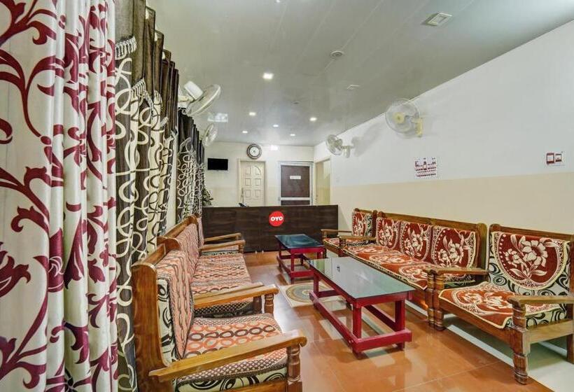 Hotell Shiv Tripti And Banquet Hall