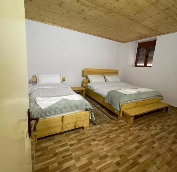 پانسیون Ardjon House