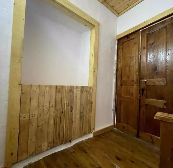 پانسیون Ardjon House