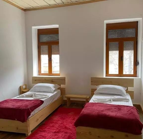 پانسیون Ardjon House