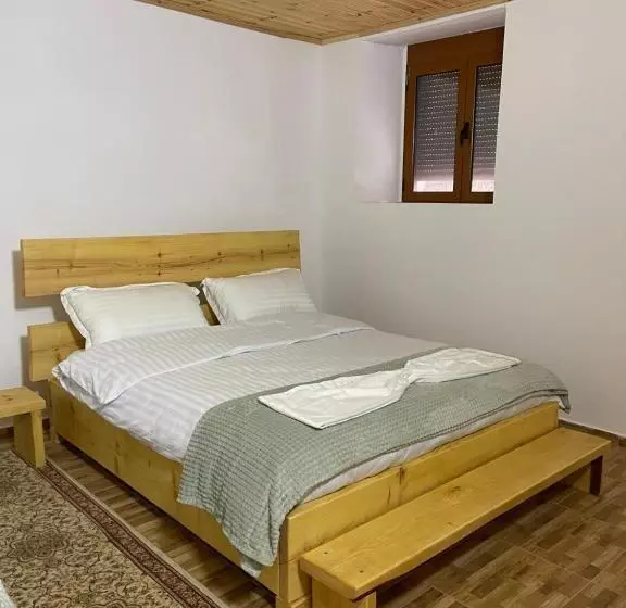 پانسیون Ardjon House
