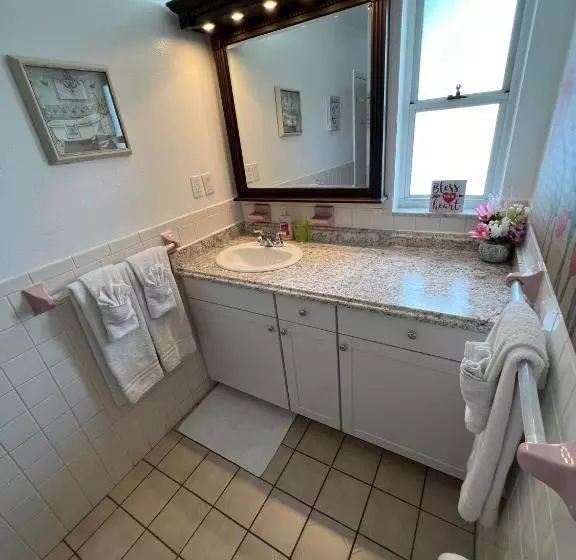 Majatalo Cozy Private Studio W/own Yard   3mi From Beach