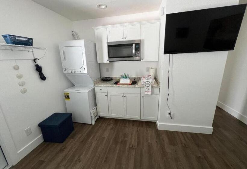 ペンション Cozy Private Studio W/own Yard 3mi From Beach