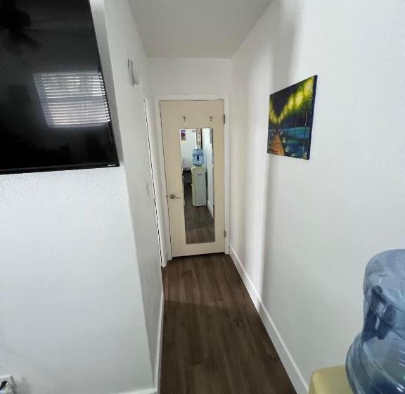 ペンション Cozy Private Studio W/own Yard 3mi From Beach