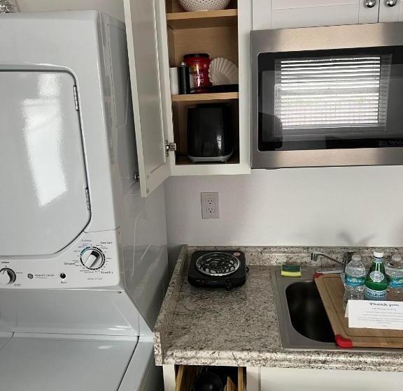 ペンション Cozy Private Studio W/own Yard 3mi From Beach