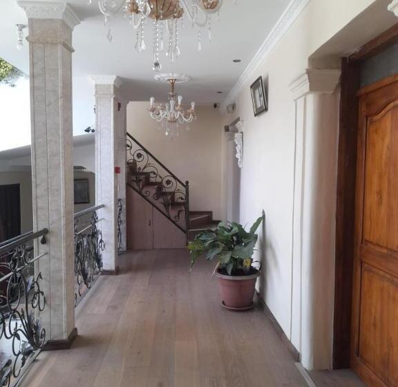 بنسيون Hostal Atlantis