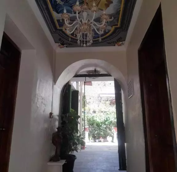 پانسیون Hostal Atlantis