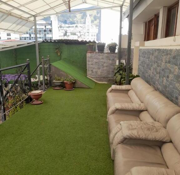 بنسيون Hostal Atlantis