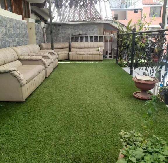 بنسيون Hostal Atlantis