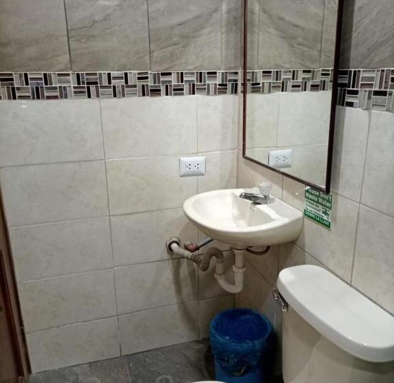 بنسيون Hostal Atlantis