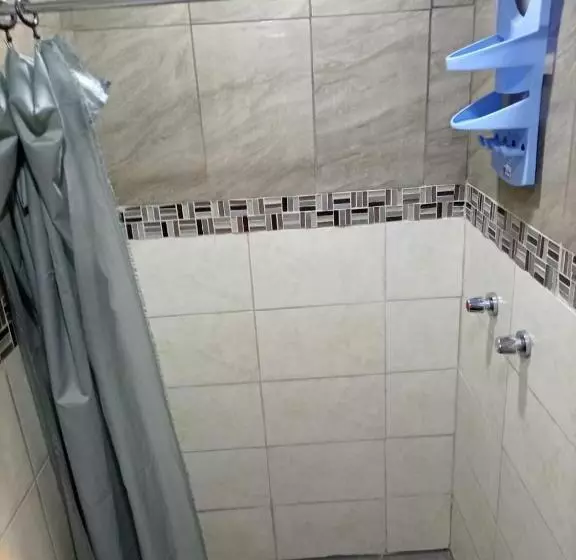 پانسیون Hostal Atlantis
