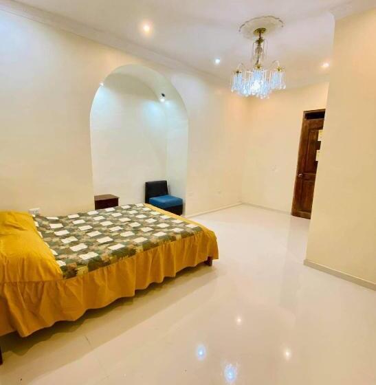 بنسيون Hostal Atlantis