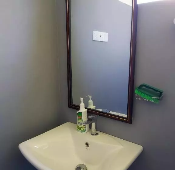 Thomas Hostel