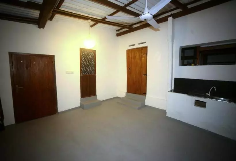 Thomas Hostel