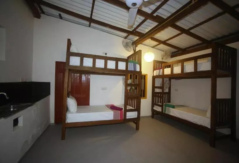Thomas Hostel