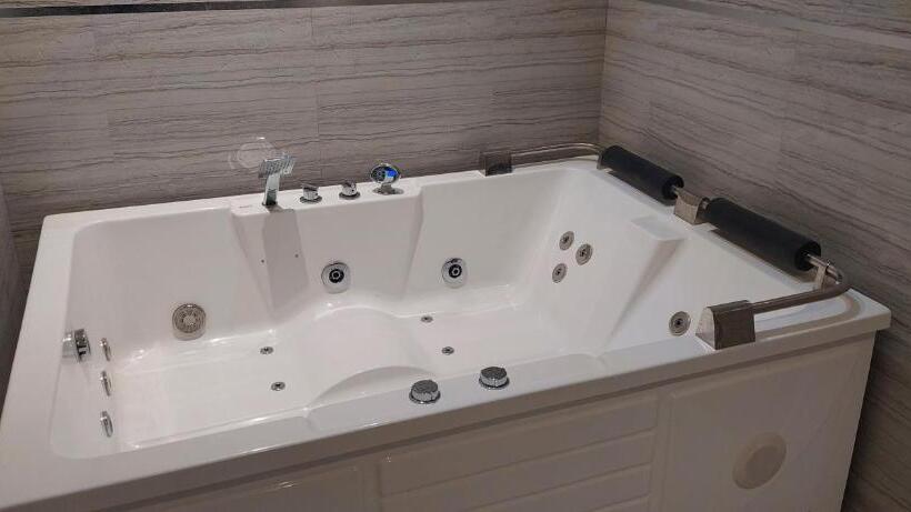 Antola Resort Al Rimal