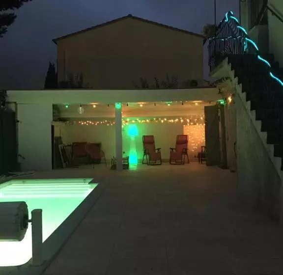 تختخواب و صبحانه La Coccinelle