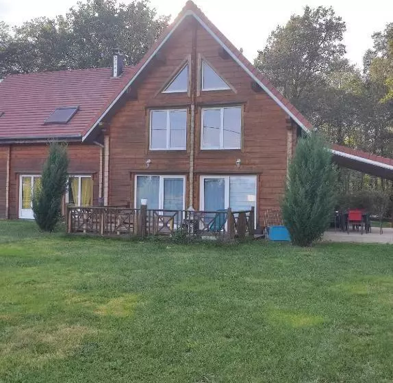 ベッドアンドブレックファースト Le Chalet Des 4 Saisons