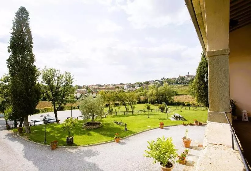 Farmhouse With Swimming Pool Surrounded By Greenery Just 20 Minutes From Arezzo