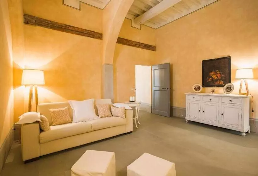 Farmhouse With Swimming Pool Surrounded By Greenery Just 20 Minutes From Arezzo