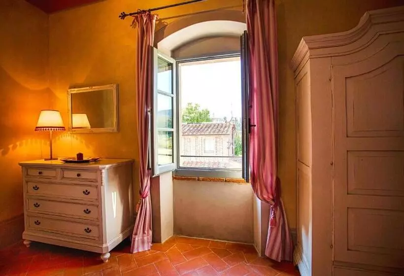 Farmhouse With Swimming Pool Surrounded By Greenery Just 20 Minutes From Arezzo