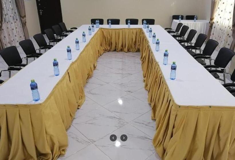 فندق Adwoa Asantewaa Memorial