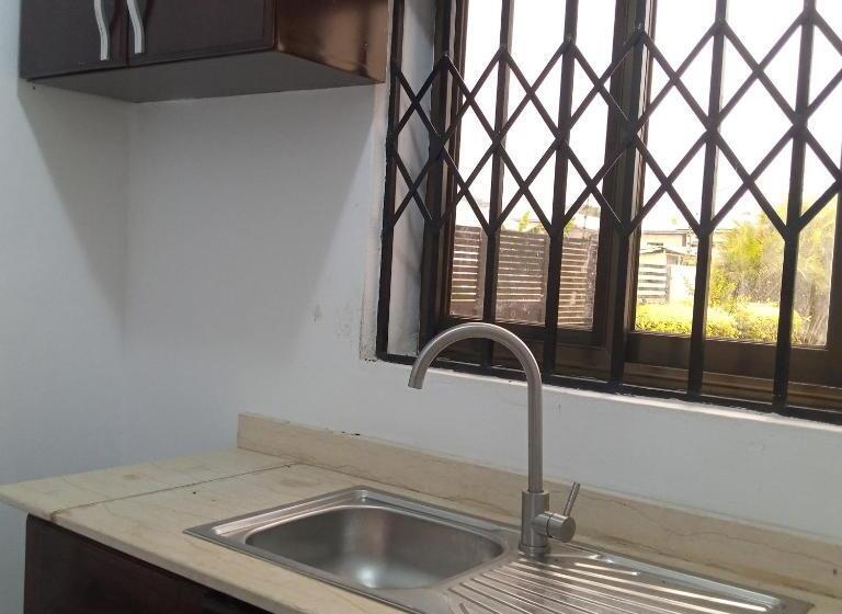 فندق Adwoa Asantewaa Memorial