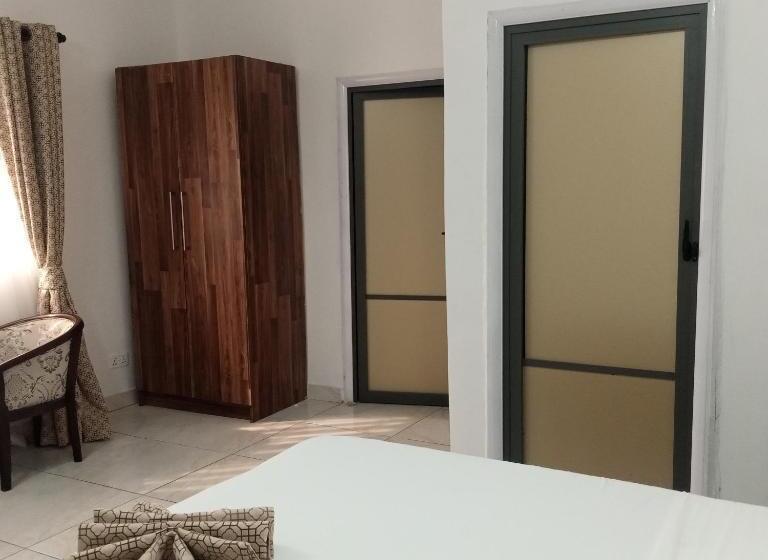 فندق Adwoa Asantewaa Memorial