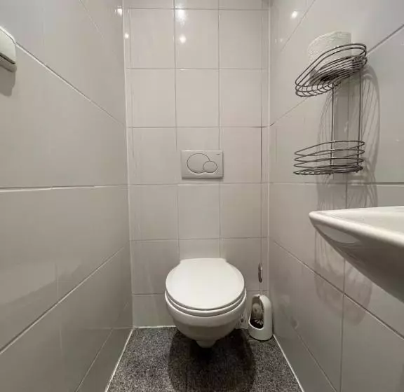 ホテル Budget Rooms Just For Sleeping   Digital Access