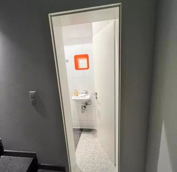 ホテル Budget Rooms Just For Sleeping   Digital Access