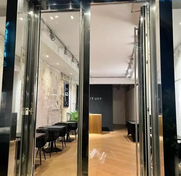 ホテル Budget Rooms Just For Sleeping   Digital Access