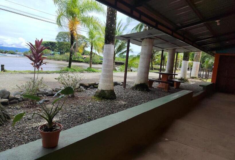 ホテル Cabinas Las Palmas