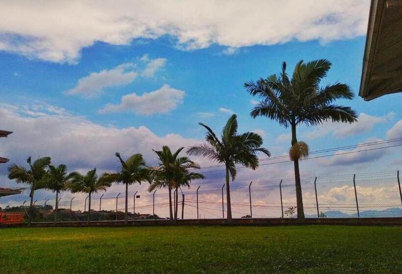 בית מלון כפרי La Comarca Lodge