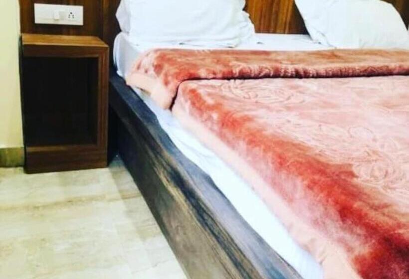 בית מלון כפרי Mcleodganj Inn Yogi