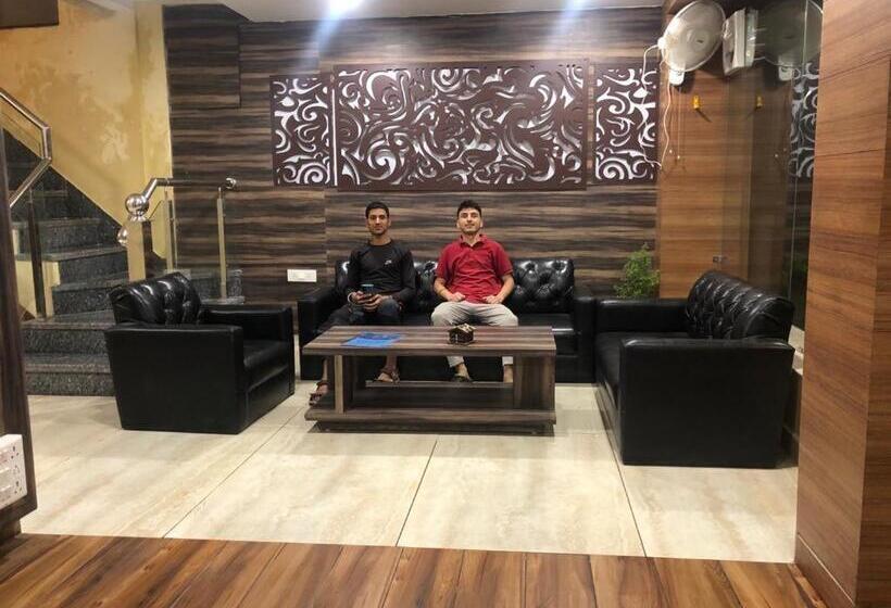 בית מלון כפרי Mcleodganj Inn Yogi