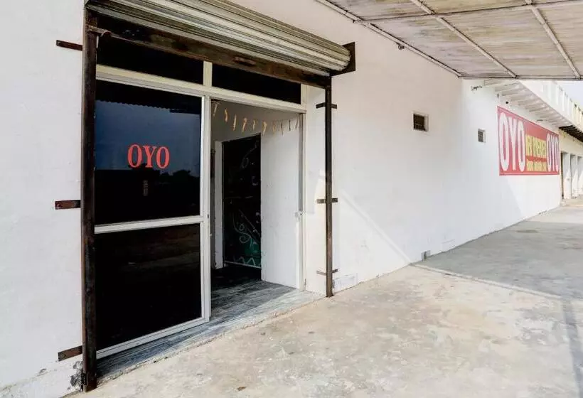 ホテル Oyo New River View