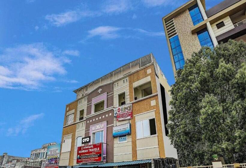 בית מלון כפרי Oyo Sri Rama Chandra Grand