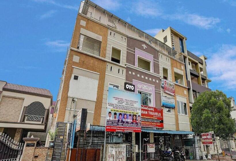 בית מלון כפרי Oyo Sri Rama Chandra Grand