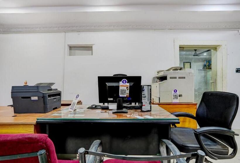 בית מלון כפרי Oyo Sri Rama Chandra Grand