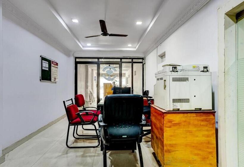 בית מלון כפרי Oyo Sri Rama Chandra Grand